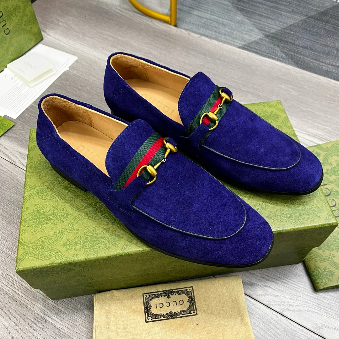 Factory price: 500💰-Gucci men’s formal leather shoes! Genuine molded horsebit, a classic must-have for your shoe cabinet! The feet are particularly delicate! This Gucci original version is a set last, and we are consistent with the counter! Therefore, it is more comfortable in terms of last shape and comfort! Take it to the counter and compare at will! Good shoes are more than just what they make! But grasp the essence from the inside out! Material: Imported first-layer frosted cowhide! Genuine leather outsole imported from Italy, size: 39-44 (38/45 customized, non-refundable)